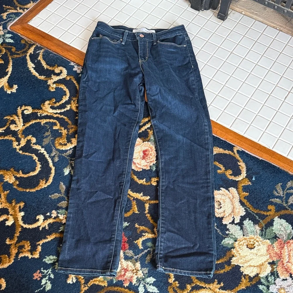 Signature by Levi Strauss Mid Rise Slim‎  Jeans- worn about 3x. Great shape